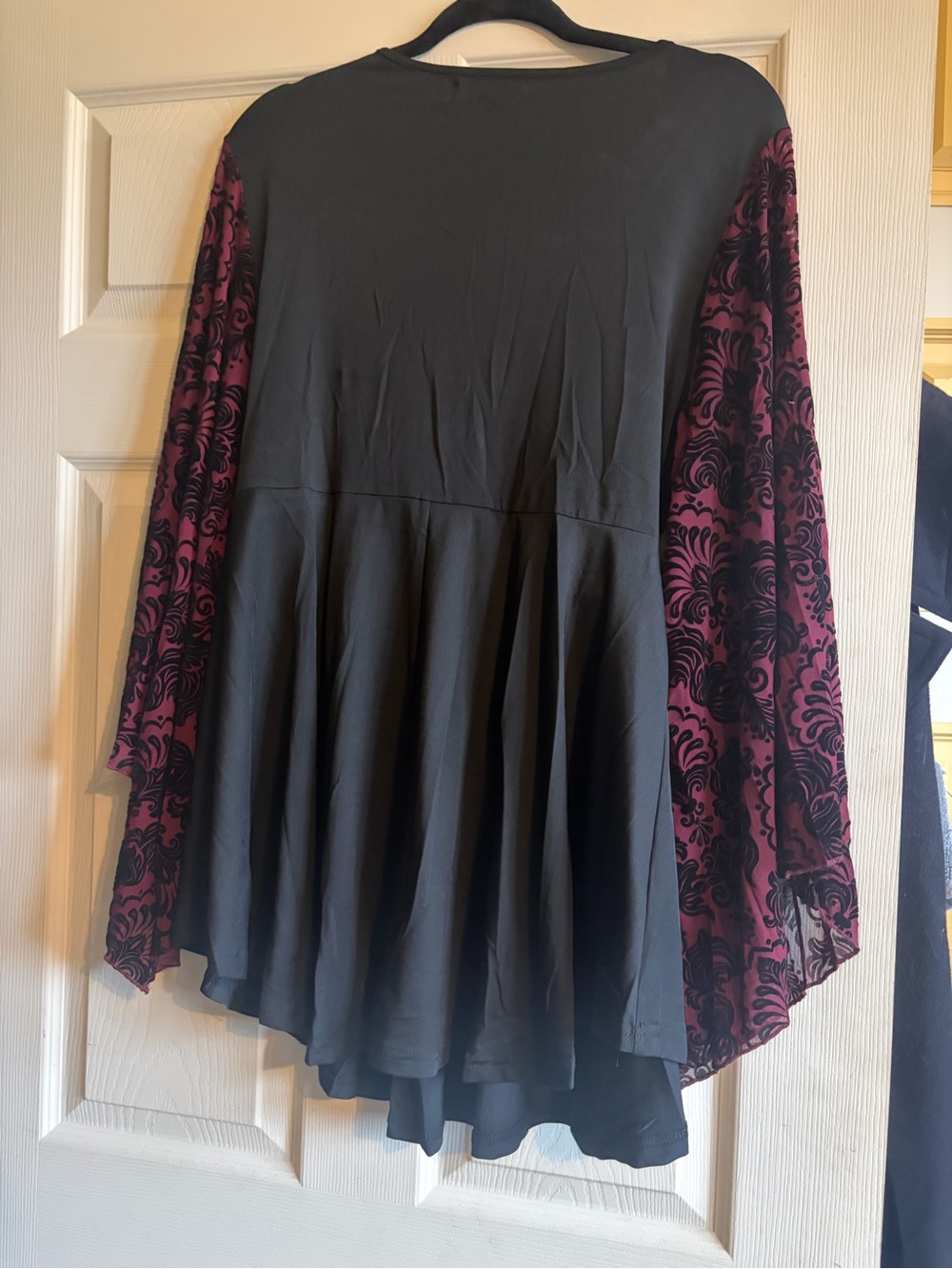 Rosegal Black and Burgundy Lace Bell Sleeve Tunic - Picture 4 of 6